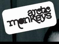 Les Arctic Monkeys remplacent leur bassiste