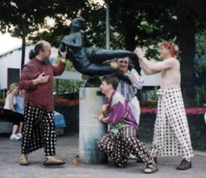 la Mafia russe De saxophone viole Lorelle sur le quai du Rhin.